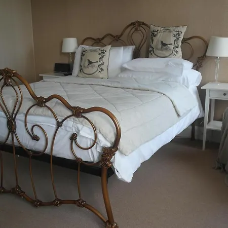 Carleton Green Guest house *